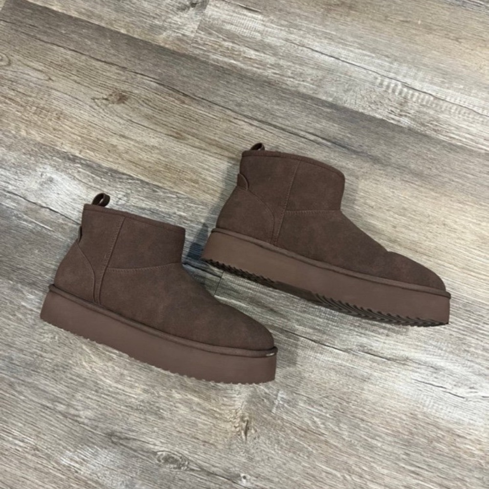 AE Brown Fur Boots